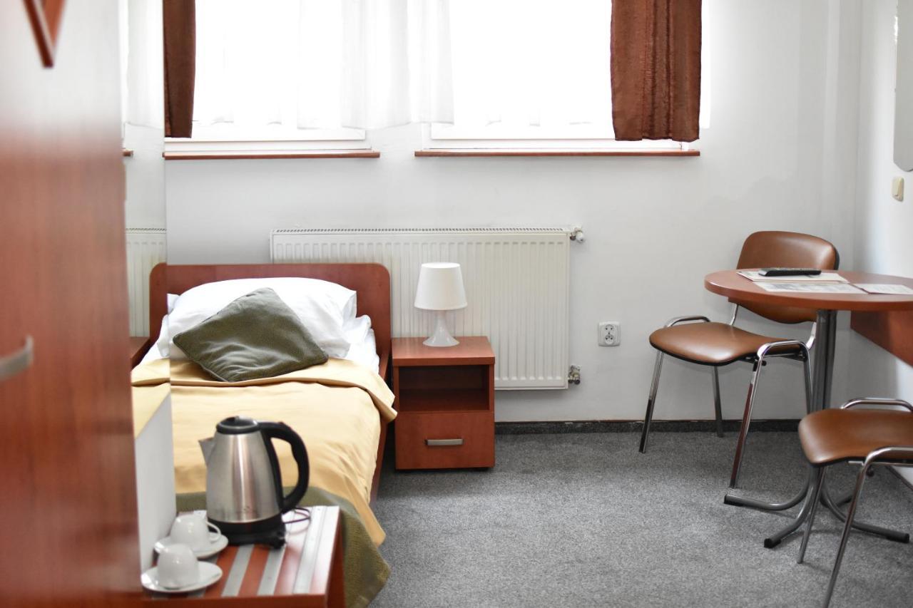Hotel Dabrowiak Dąbrowa Górnicza Екстериор снимка