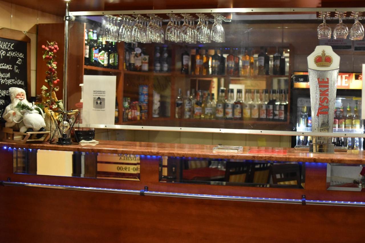Hotel Dabrowiak Dąbrowa Górnicza Екстериор снимка