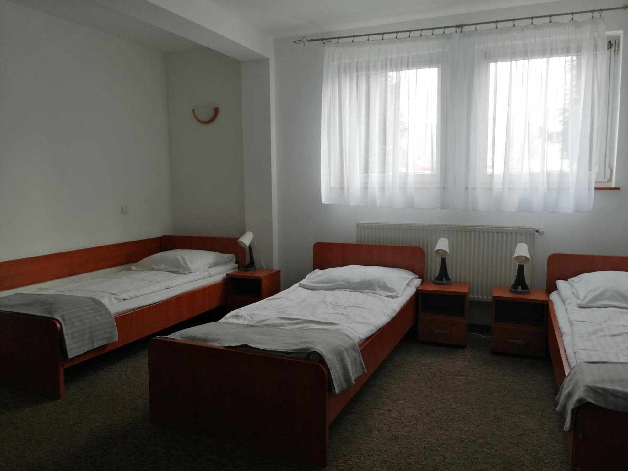 Hotel Dabrowiak Dąbrowa Górnicza Екстериор снимка