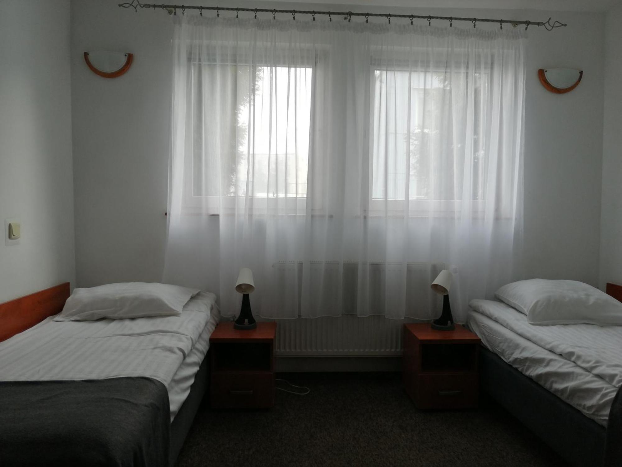 Hotel Dabrowiak Dąbrowa Górnicza Екстериор снимка
